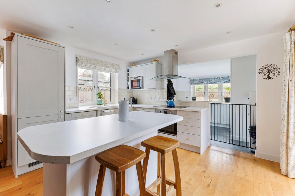 Property photo 2 of 12 Image