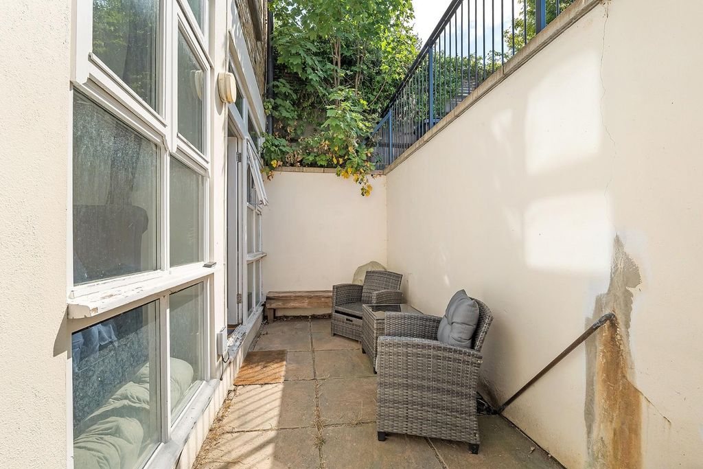 Property photo 2 of 7 Garden Patio.Jpg