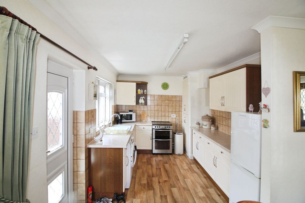 Property photo 3 of 21 Kitchen.Jpg