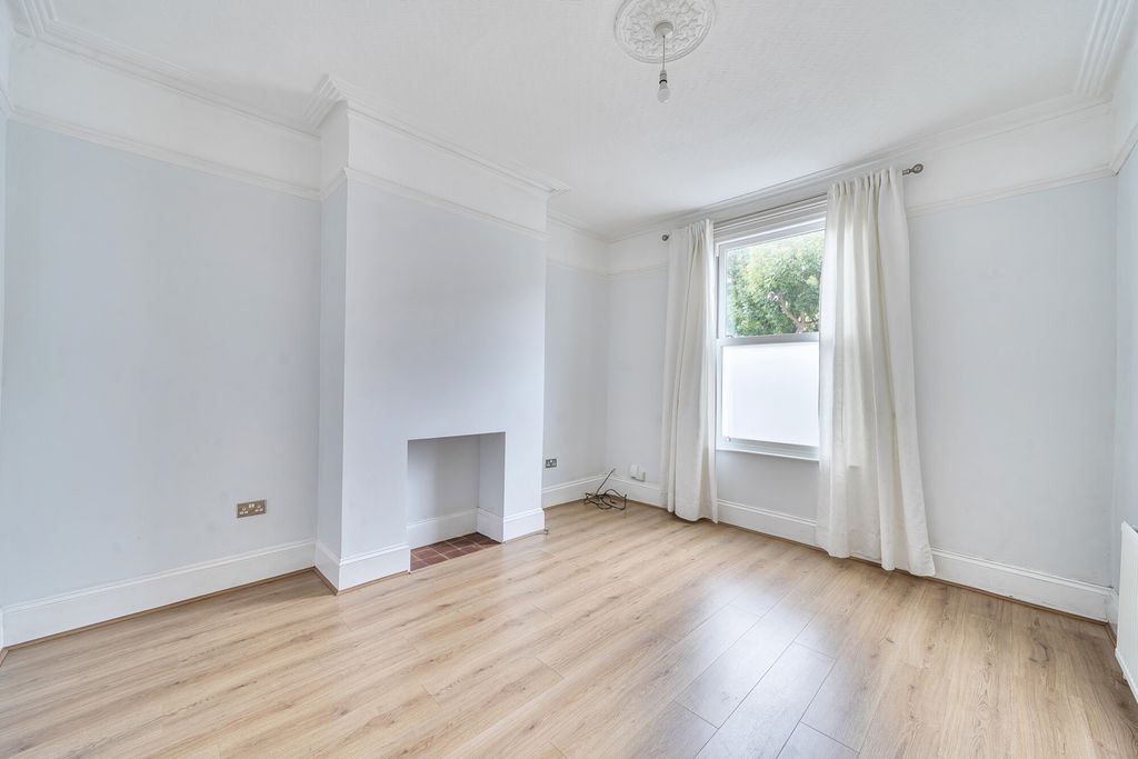 Property photo 3 of 16 Reception