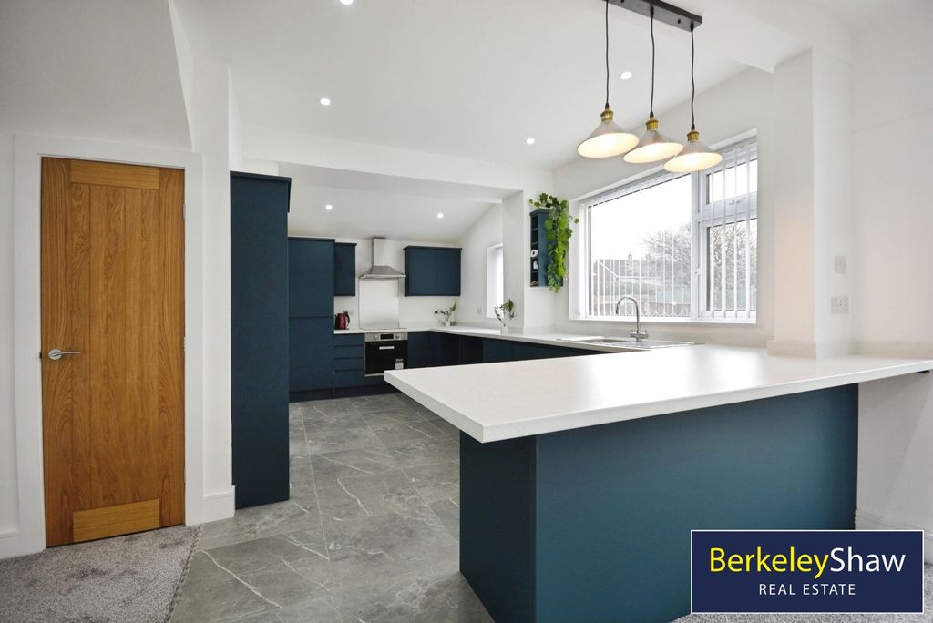 Property photo 2 of 23 Kitchen