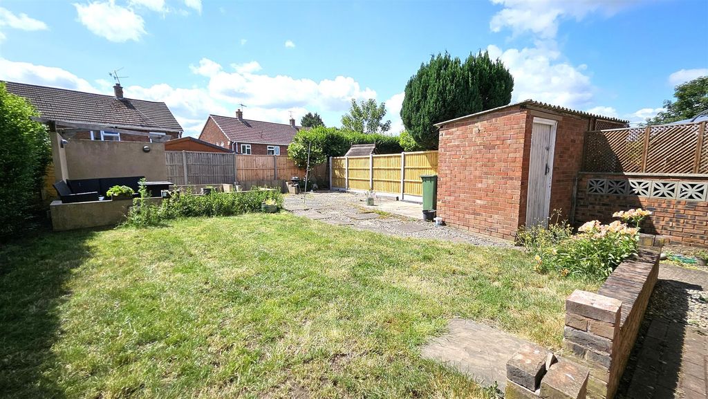 Property photo 3 of 15 Garden 2.Jpg