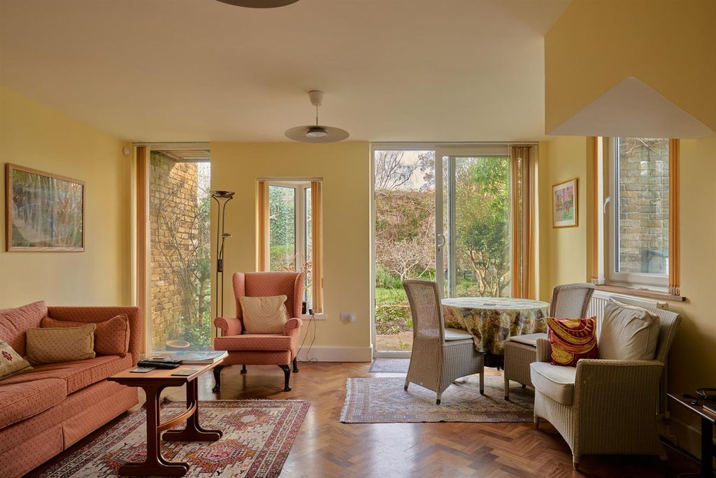 Property photo 2 of 31