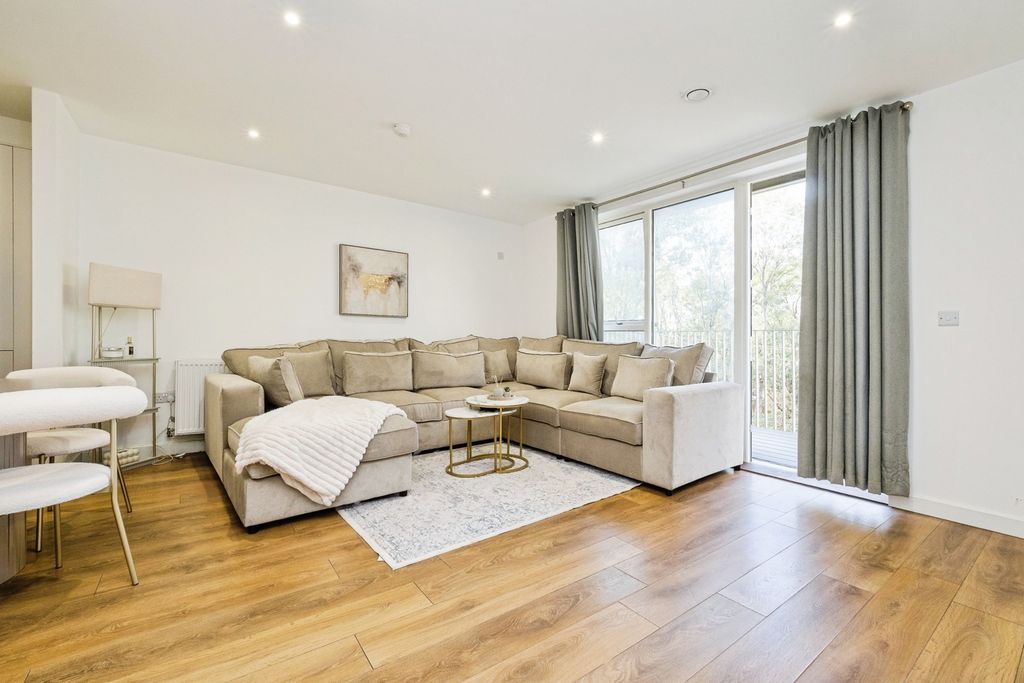 Property photo 2 of 20 Pbox-Img.Jpg