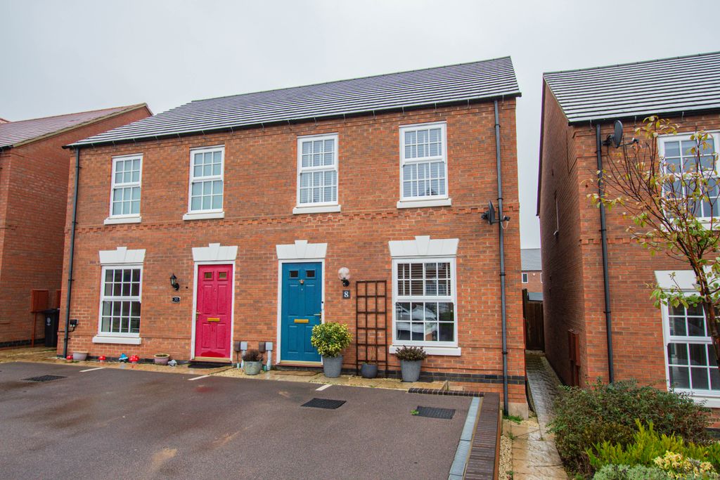 Property photo 1 of 11 Front Aspect