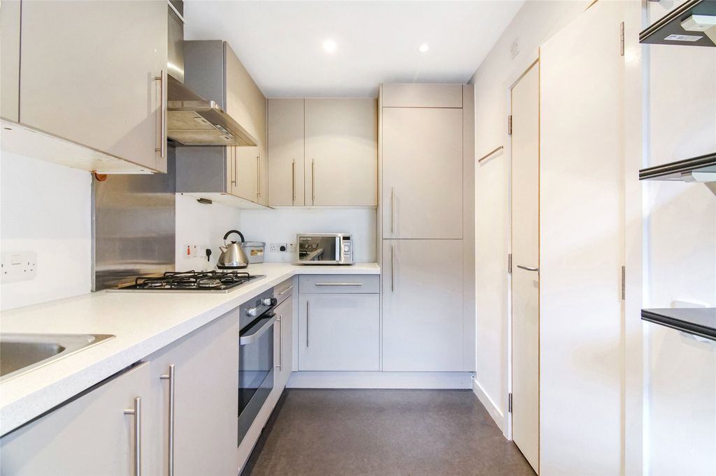 Property photo 3 of 18 Kitchen