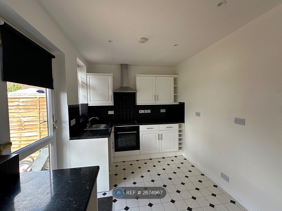 Property photo 2 of 7 Kitchen