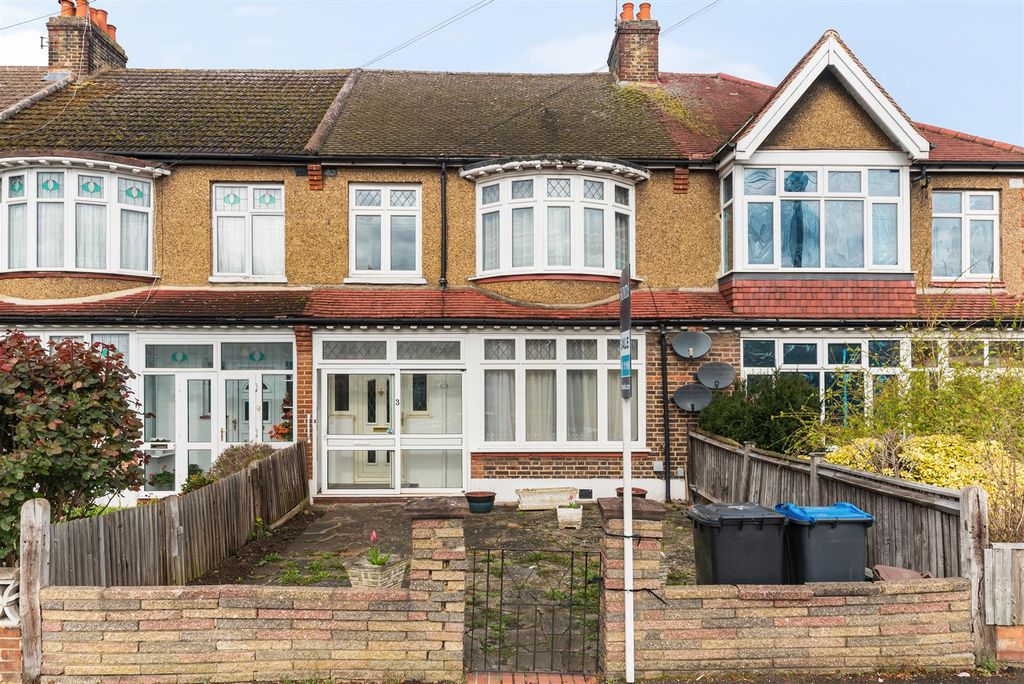 Property photo 1 of 12 Links Avenue