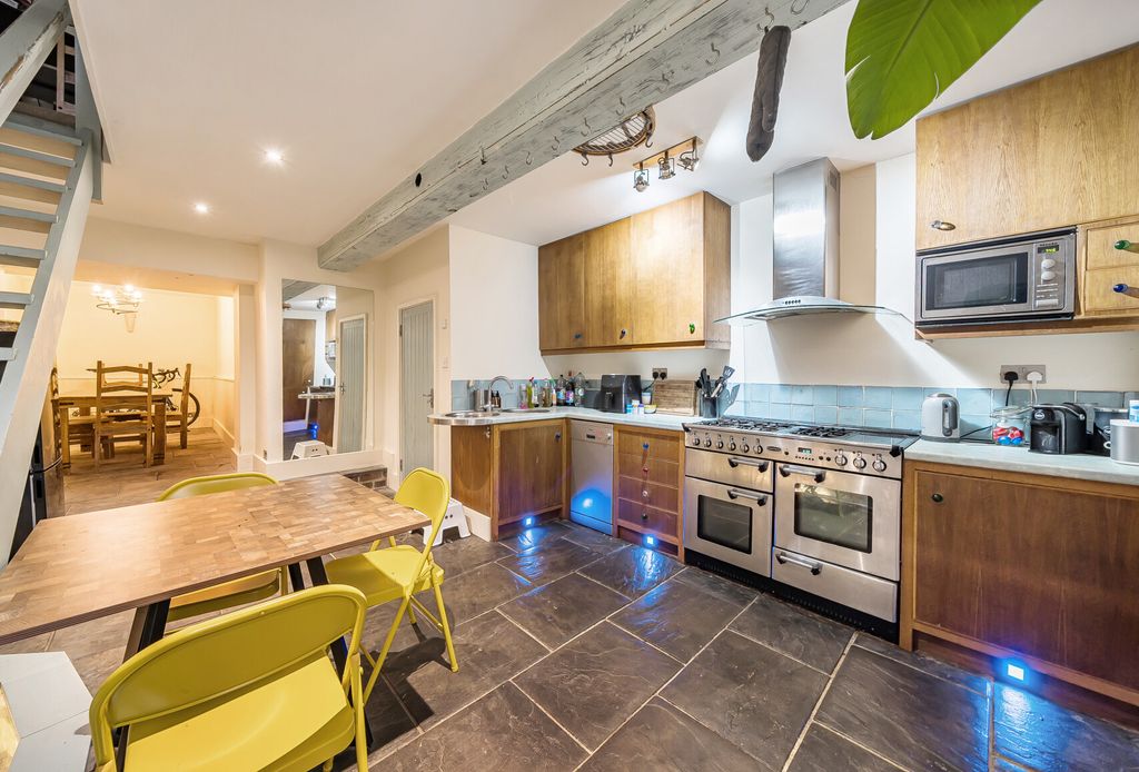 Property photo 3 of 23 1372510-5-6911E7A...