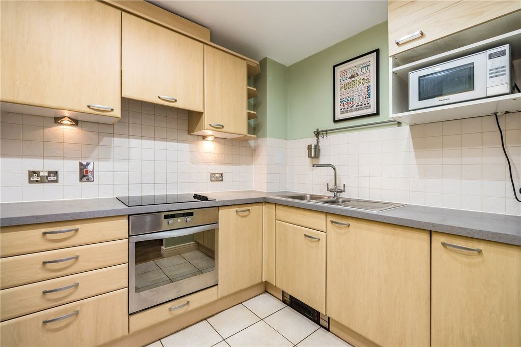 Property photo 3 of 7 Kitchen