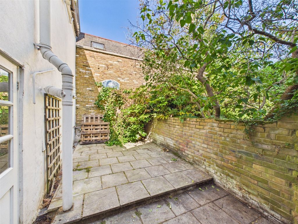 Property photo 3 of 19 Picture No. 23
