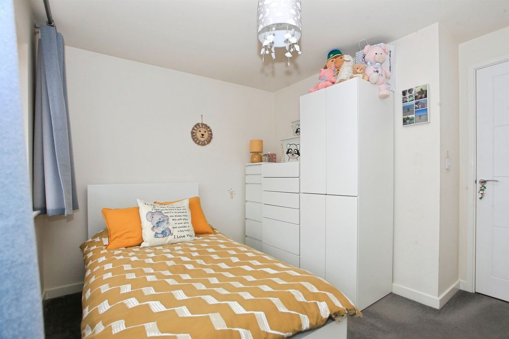 Property photo 2 of 17 Bedroom Two