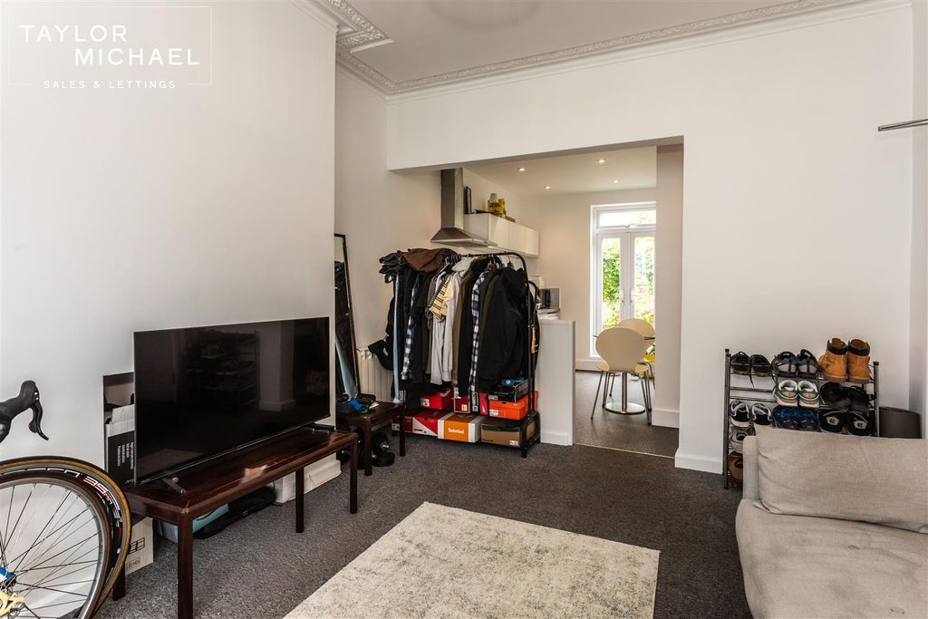 Property photo 3 of 15 Studio Room