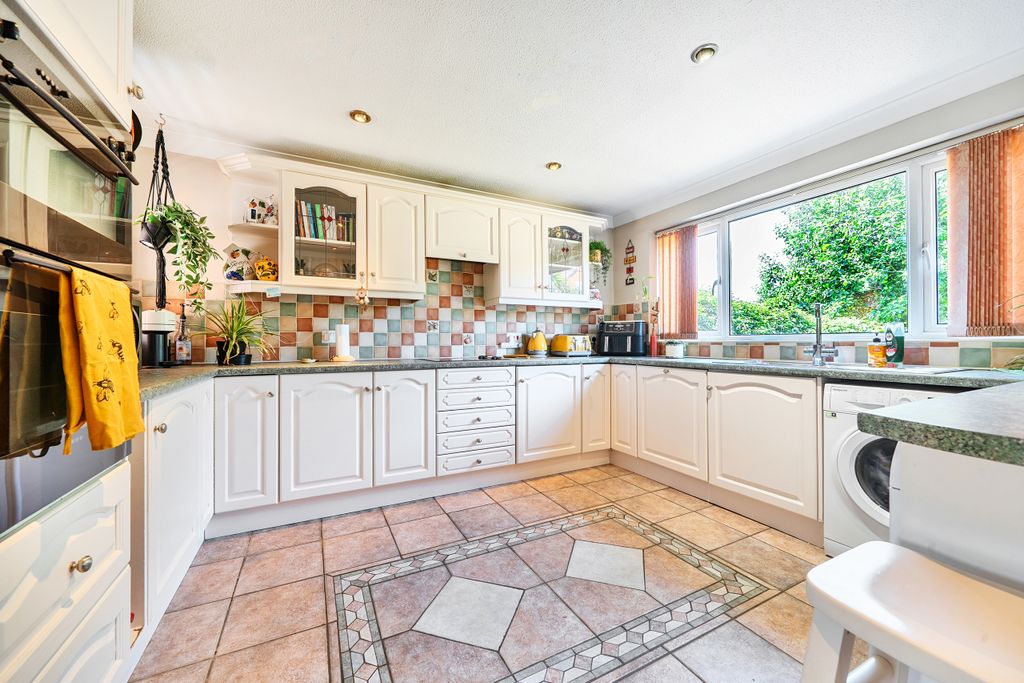 Property photo 3 of 22 Kitchen / Breakfast Room