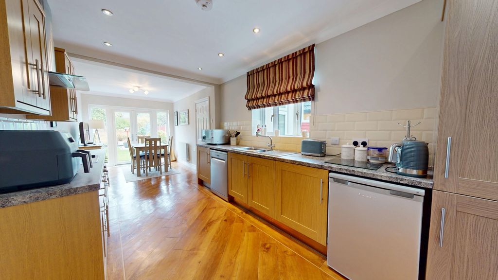 Property photo 2 of 19 Kitchen