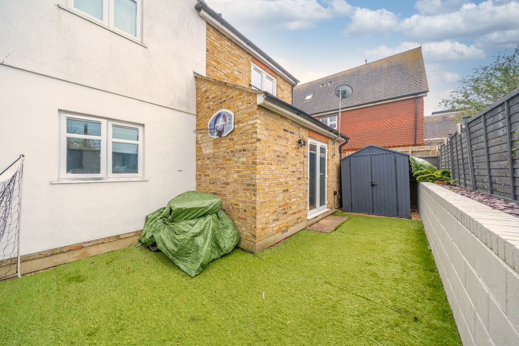 Property photo 1 of 15 4901741