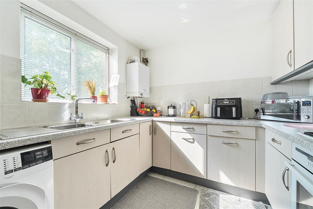 Property photo 3 of 18 1300526-9-683dc99F0d6dc.Jpg