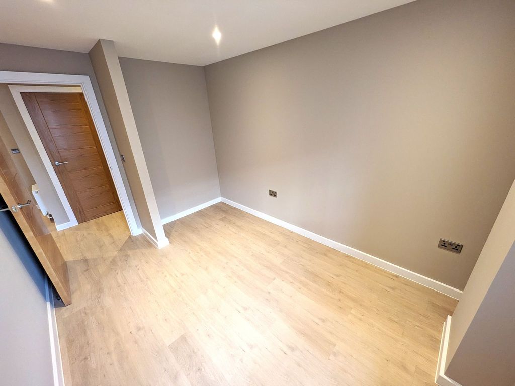 Property photo 3 of 11 Bedroom Reverse Angle