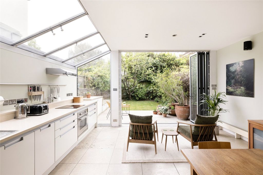 Property photo 1 of 18 Picture No. 06
