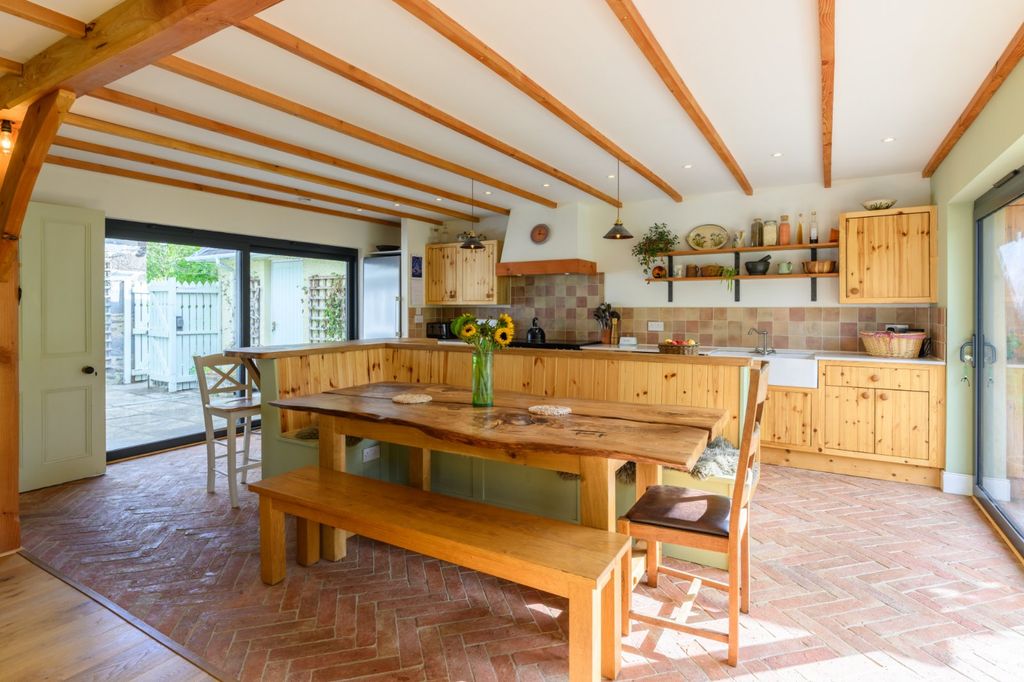 Property photo 3 of 28 Kitchen