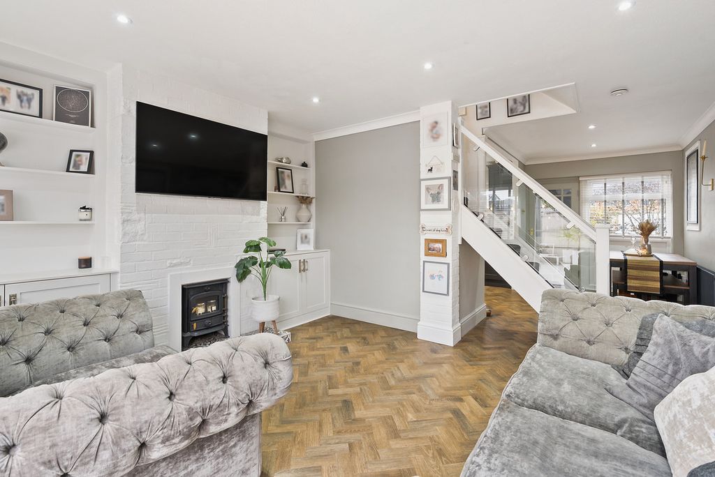 Property photo 3 of 28