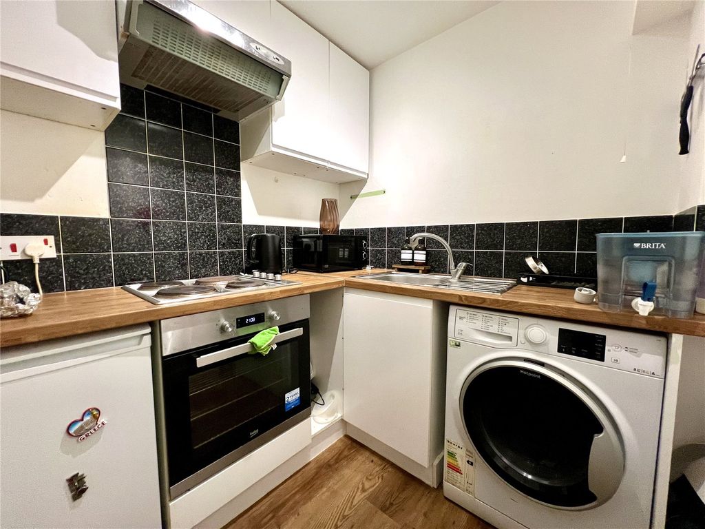 Property photo 3 of 8 Picture No. 18