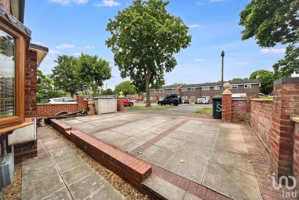 Property photo 2 of 43