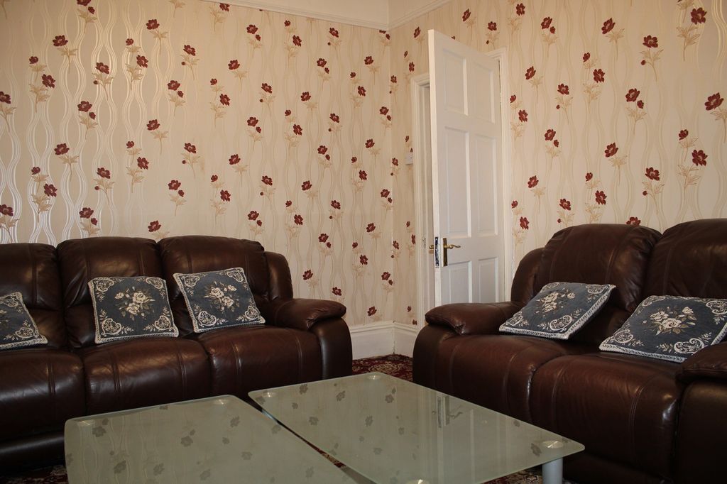 Property photo 3 of 16 Reception 1