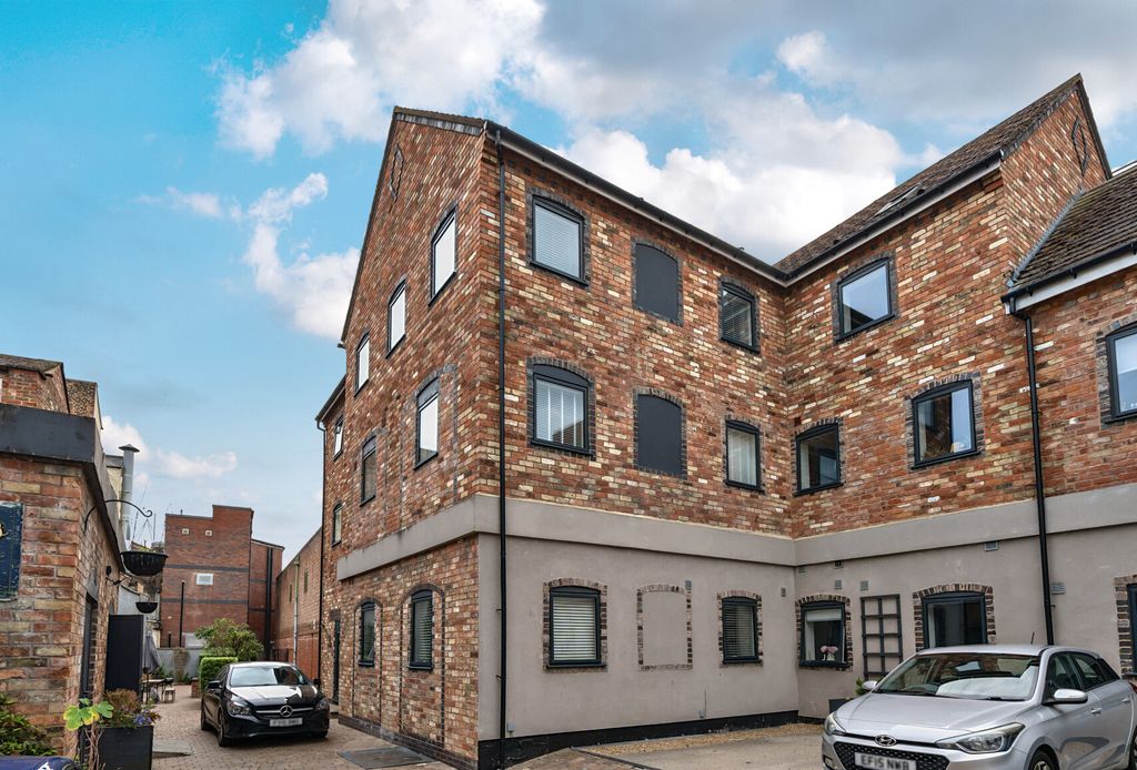 Property photo 1 of 10 1305926-1-684722A...