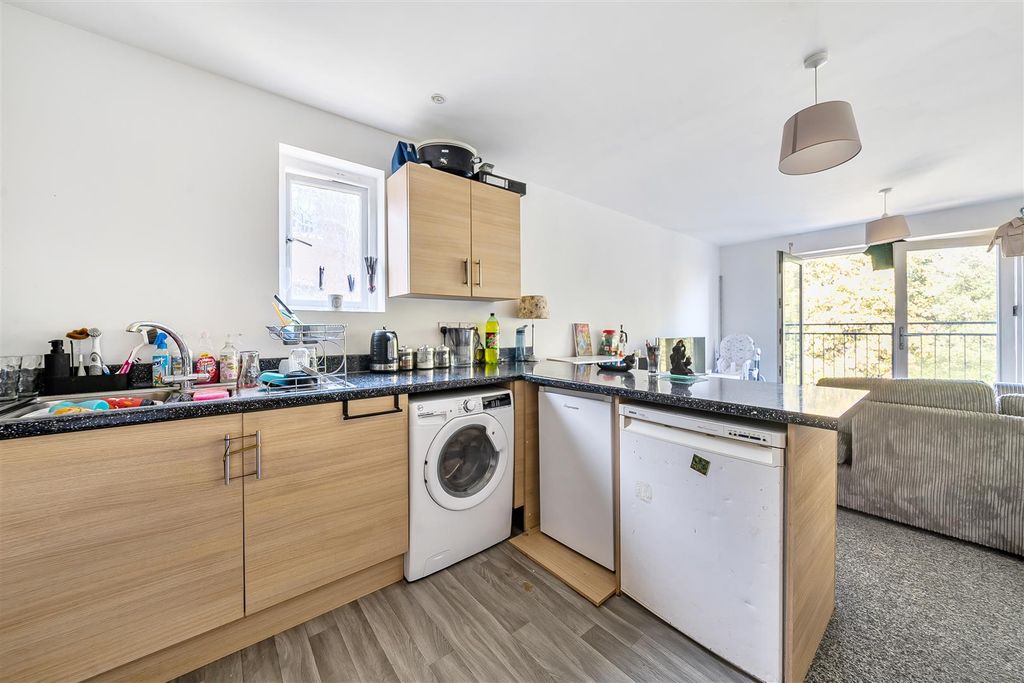 Property photo 3 of 14 Kitchen