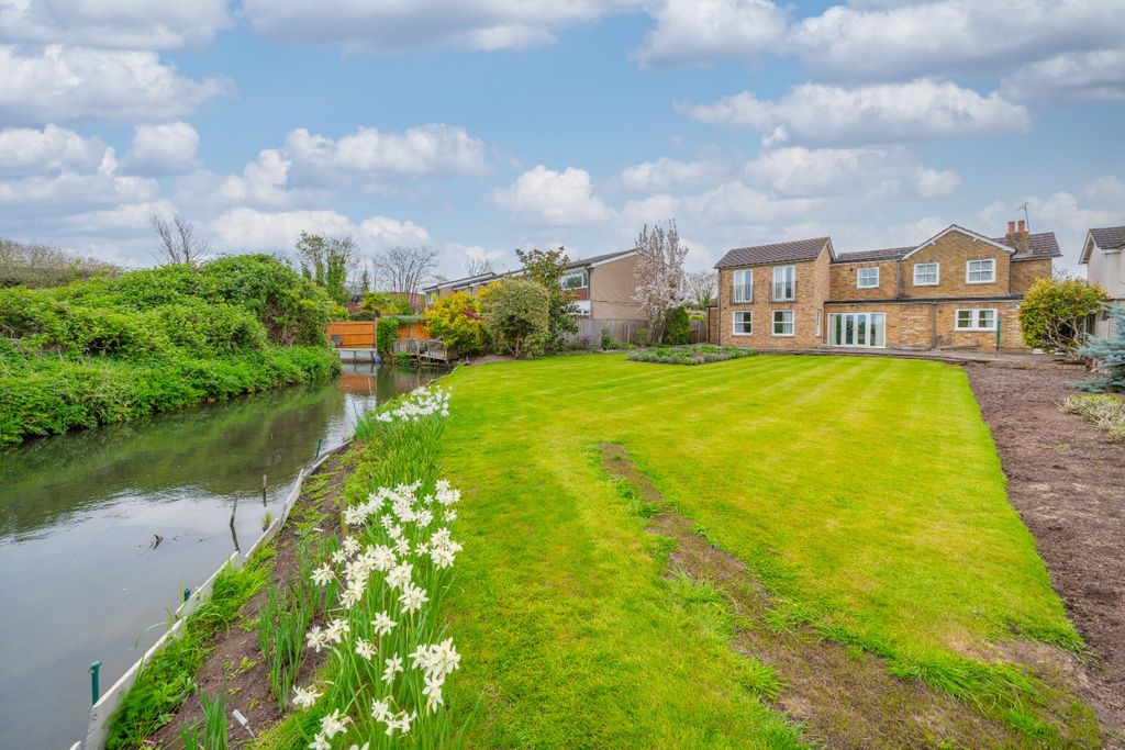 Property photo 2 of 23 4989133