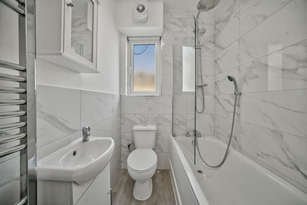 Property photo 3 of 12 Picture No. 04