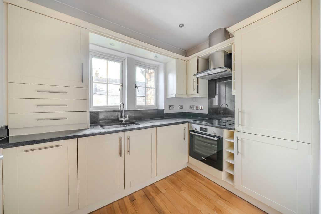 Property photo 2 of 12 Picture No. 24