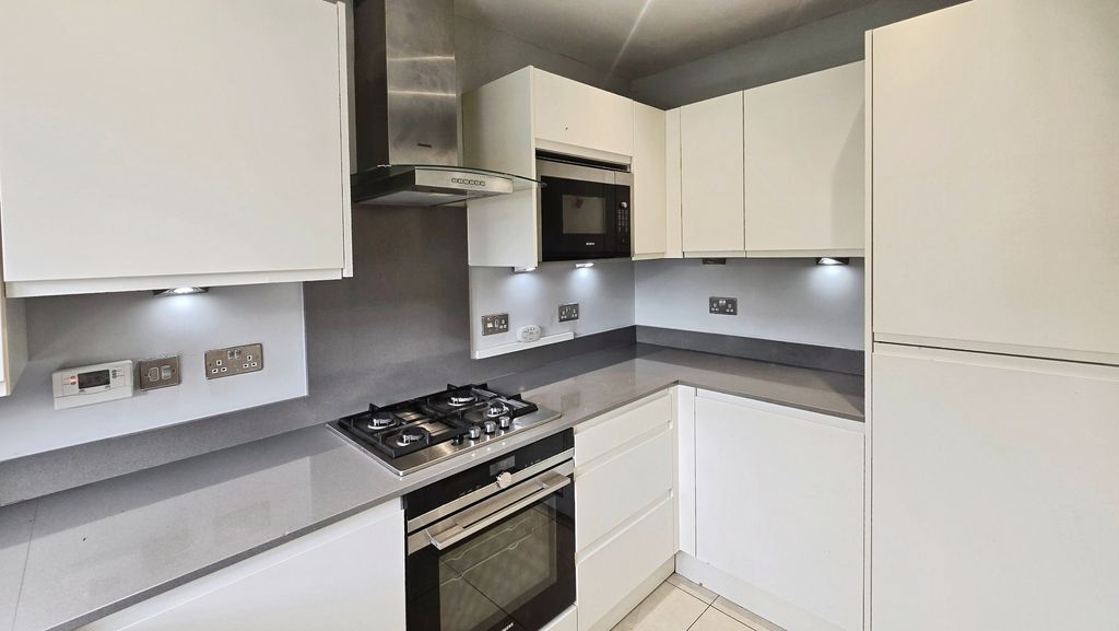 Property photo 3 of 11 Pbox-Img.Jpg