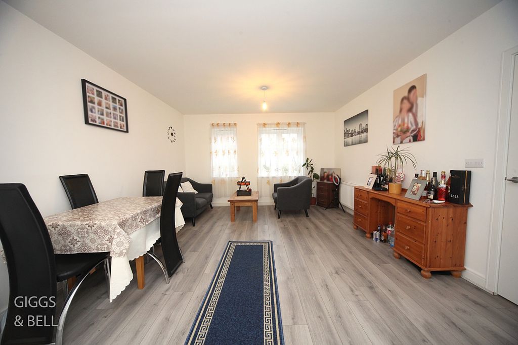 Property photo 2 of 10 2884102