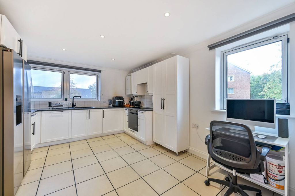 Property photo 3 of 12