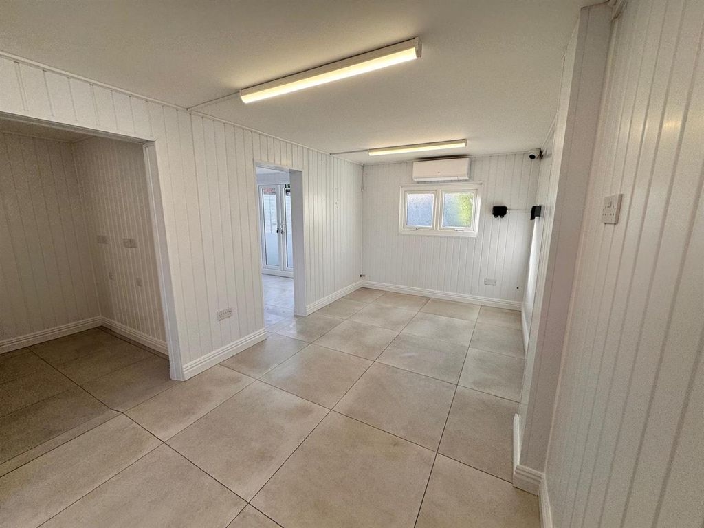 Property photo 2 of 11 Img-20251010-Wa0008.Jpg