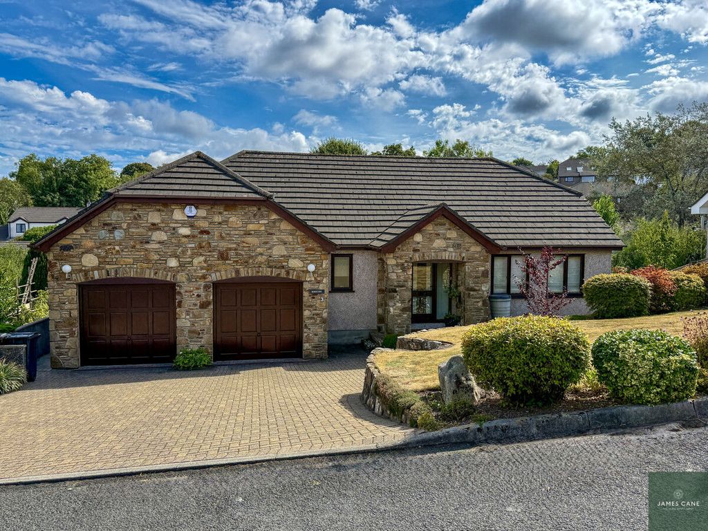 Property photo 1 of 28