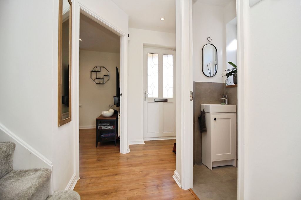 Property photo 2 of 26