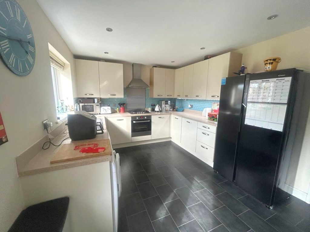 Property photo 3 of 13 Kitchen/Dining Room