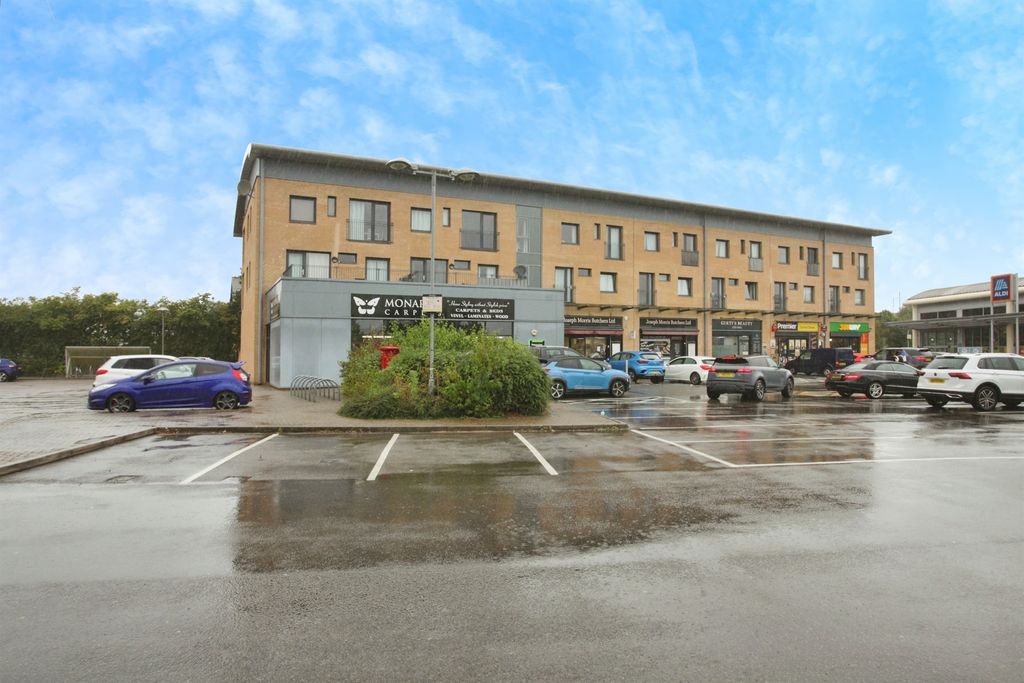 Property photo 2 of 17