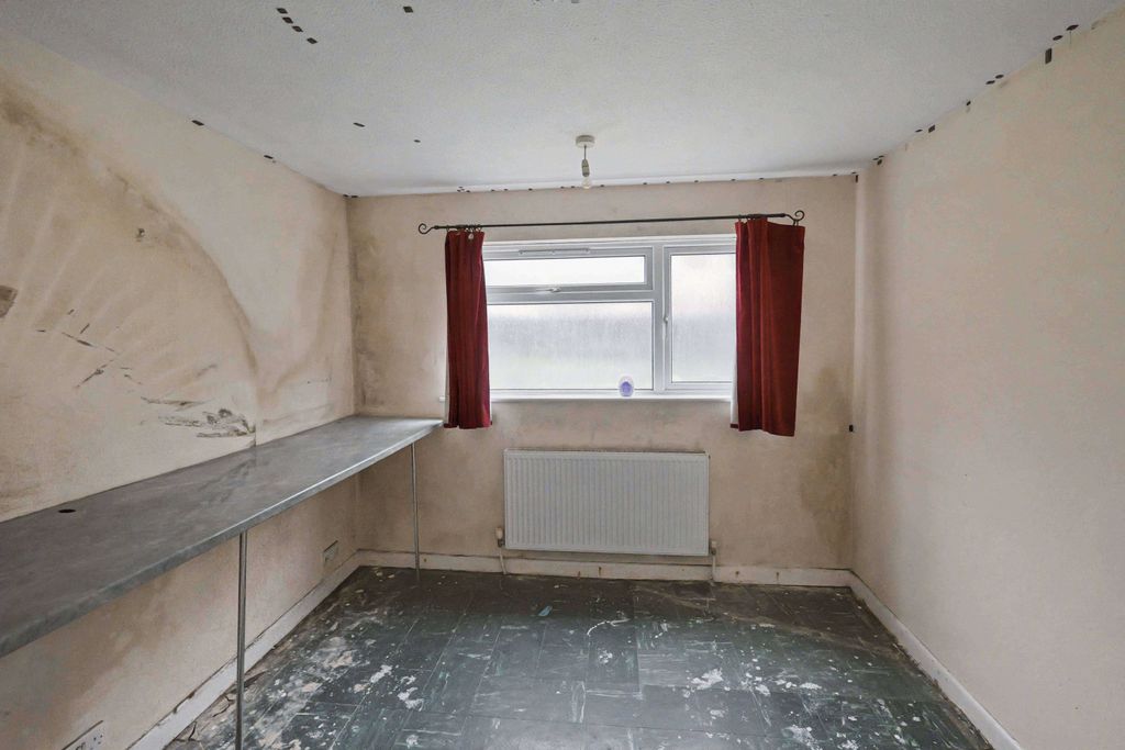 Property photo 3 of 12 Ground Floor Flat, 1 Charles Court, Forest Hills Drive, Southampton, So18 2Fy