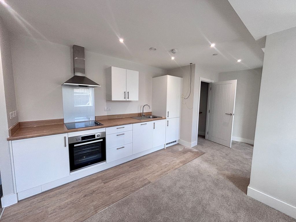 Property photo 1 of 6 Kitchen