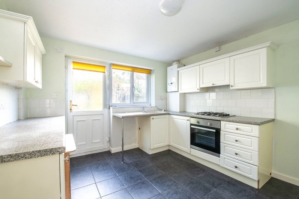 Property photo 3 of 8 Kitchen