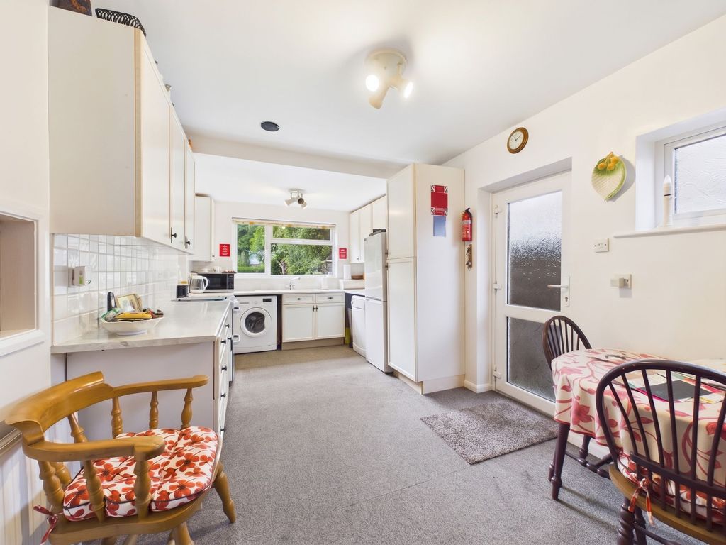 Property photo 3 of 25 Breakfast Kitchen