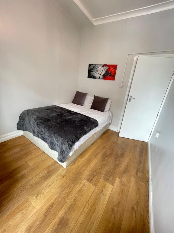 Property photo 1 of 3 Room