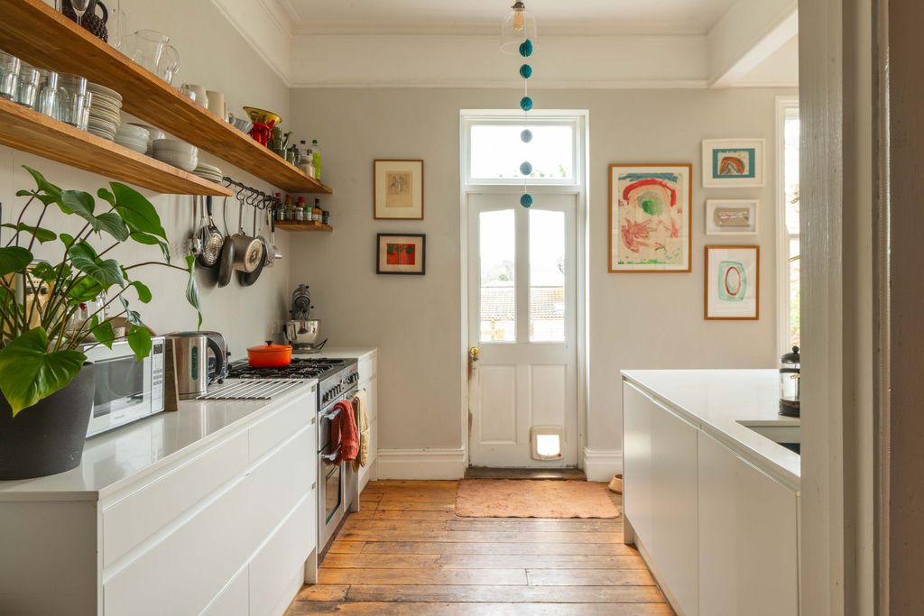 Property photo 2 of 28