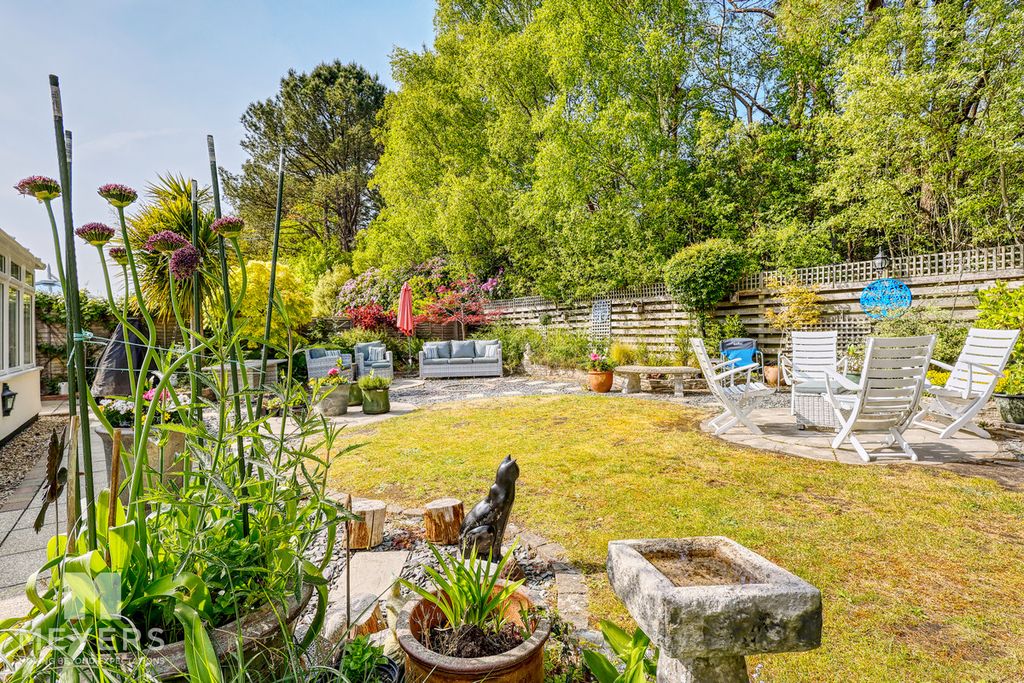 Property photo 1 of 33