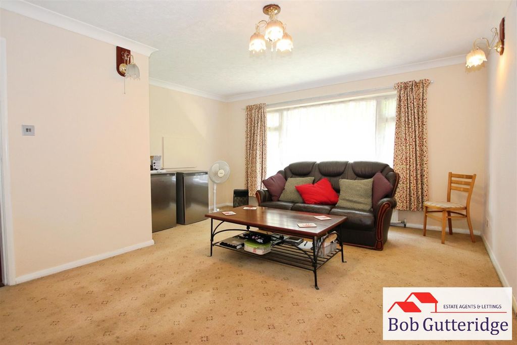 Property photo 2 of 19 Fitted Kitchen