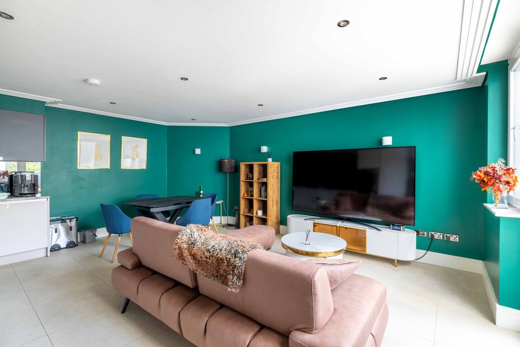 Property photo 2 of 11 Picture 2